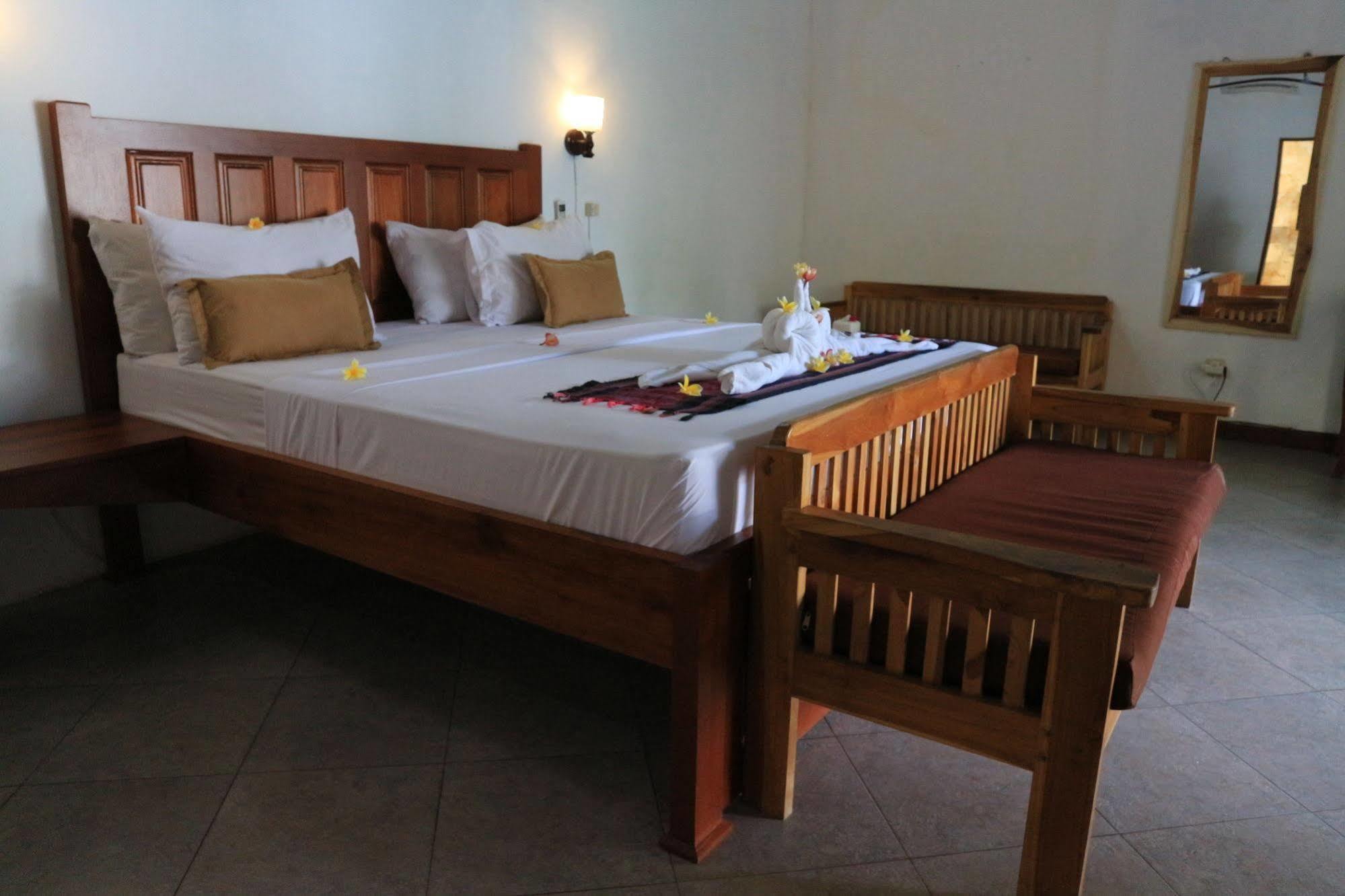Jo Je Bungalows And Beach Bar Mangsit Extérieur photo